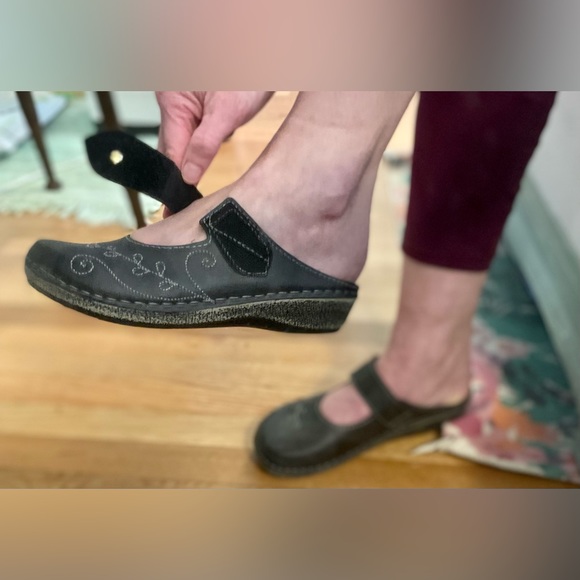 Flexus Spring Step Black Leather Slip on Mary Jane Mules size 36 Velcro Straps - Picture 8 of 12